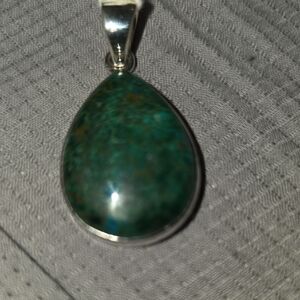 Elegant Sterling Silver Green Chrysoprase Stone.